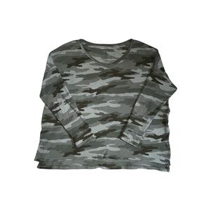 American Eagle Womens Camouflage Long Sleeve Sweater, Size Large.